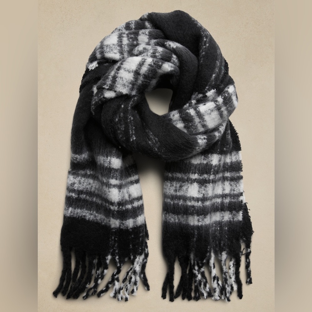Banana Republic Oversized Fuzzy Scarf in Plaid